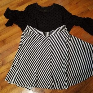 Torrid Size 4 Black/White Chevron Skater Skirt